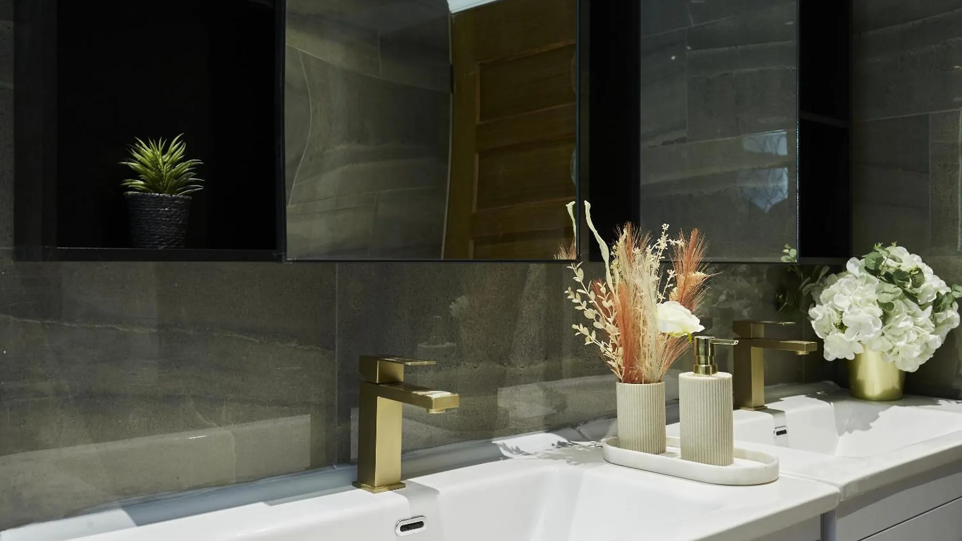 펜션 Hayy Luxury Retreat At The Lodge 브래드퍼드 영국
